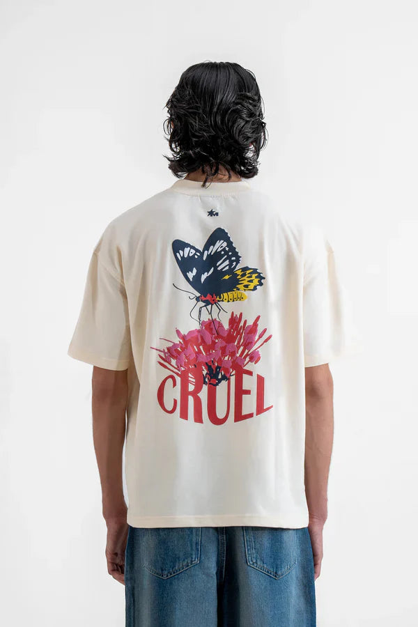 How to Wear Oversized T-Shirts for a Chic Look?