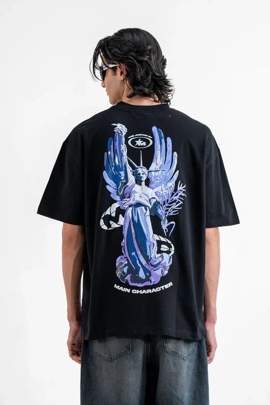 The Evolution of the Oversized Tee: From Streetwear to High Fashion